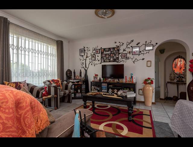 5 BEDROOM FREEHOLD SOLD IN ELANDSPARK